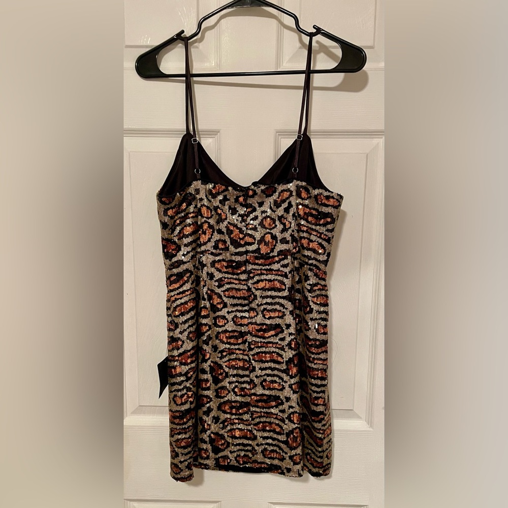 prowling to wow , NWT , size large - Picture 6 of 6